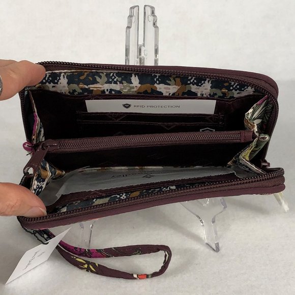 🔴FINAL PRICE NWT VB RFID Grab & Go Wristlet Autumn Leaves - Picture 3 of 6